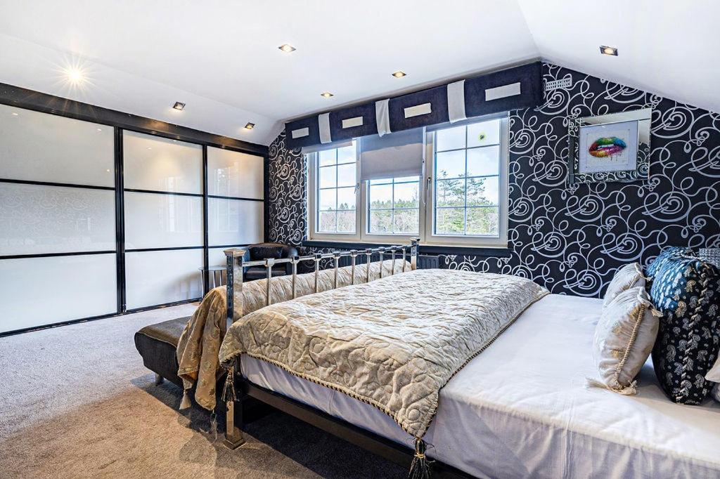Finn Village - Loch Lomond Villa B&B - Black Room With Jacuzzi-Style Bath Glasgow Eksteriør bilde
