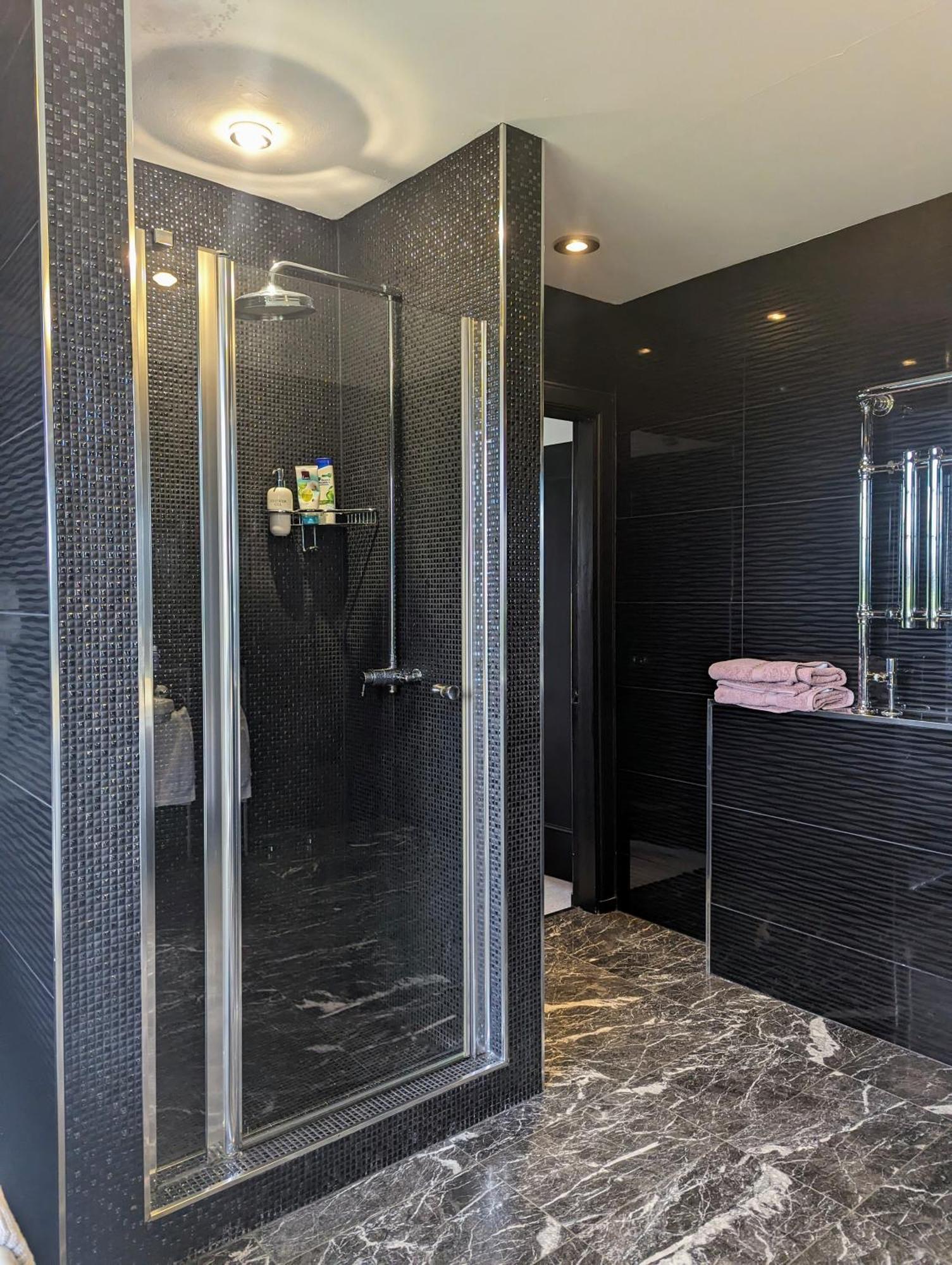 Finn Village - Loch Lomond Villa B&B - Black Room With Jacuzzi-Style Bath Glasgow Eksteriør bilde